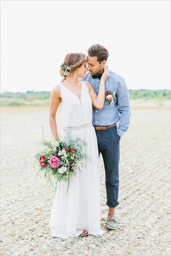 5 Secrets Of The Perfect Bride S Bouquet Parfum Flower Company Bride And Groom Fl Match