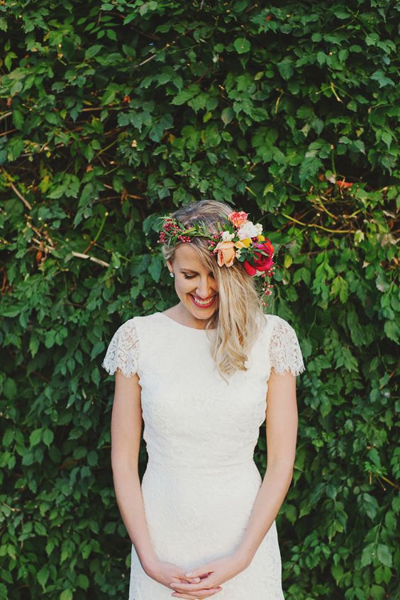 17 amazing wedding hairstyles with flowers Parfum Flower Company