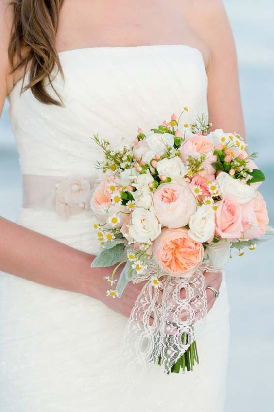 Beautiful bouquet with peach Juliet roses. Very suitable for a beach wedding. 