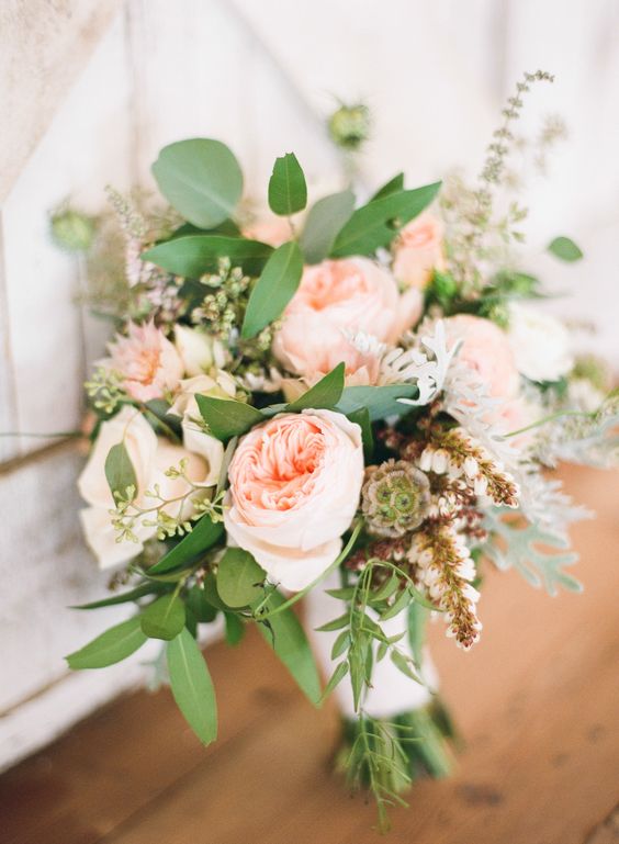 I just love this rustic wedding bouquet with David Austin Juliet roses. 
