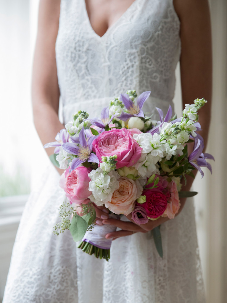 Playful summer bouquet with Constance roses. 