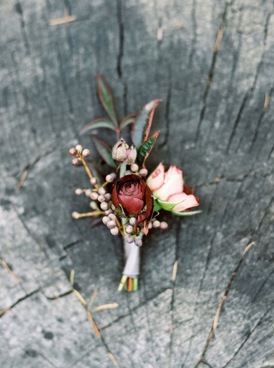 A fall inspired boutonniere in a burgundy/blush style. 