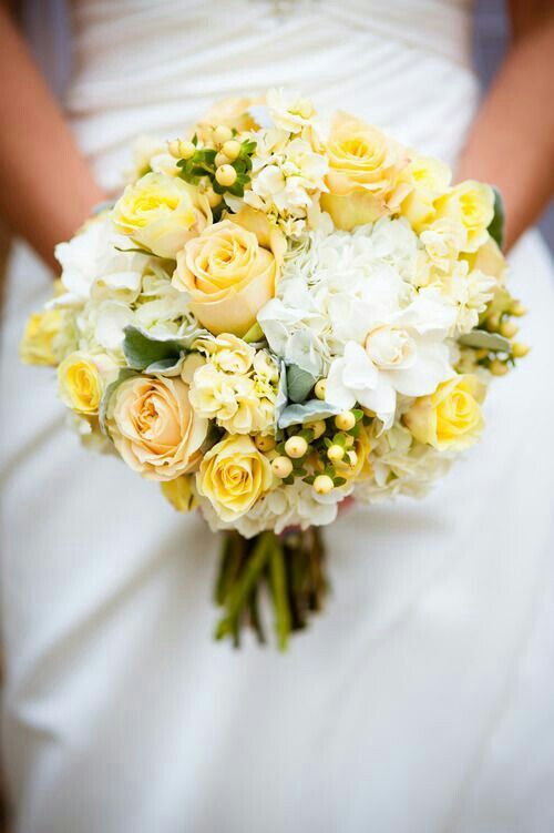 A variety of yellow roses make up for a vibrant spring or summer bouquet. Via Decor Facil